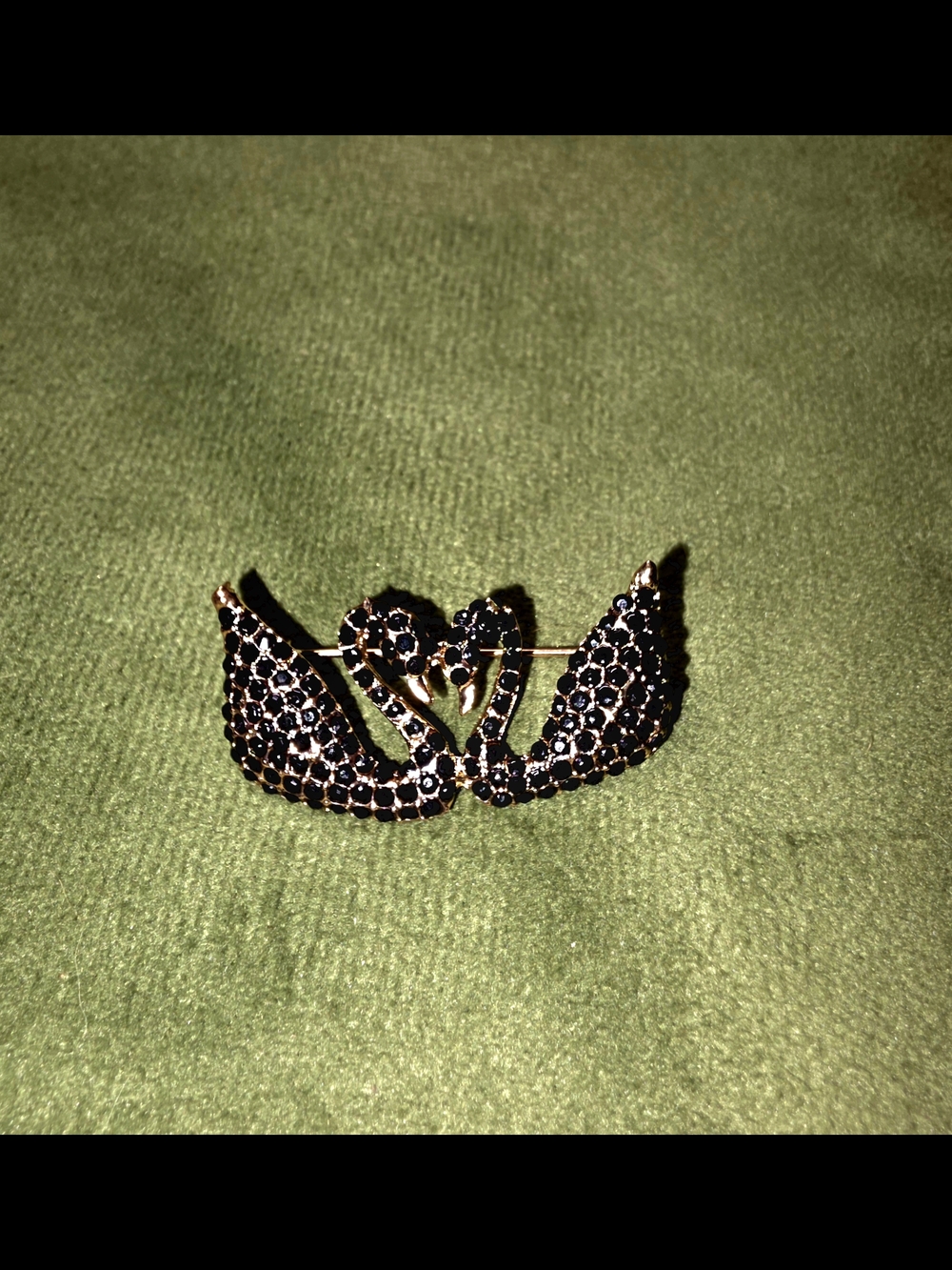 Source Unknown Black Crystal Swan Brooch with Gold-Tone Accents